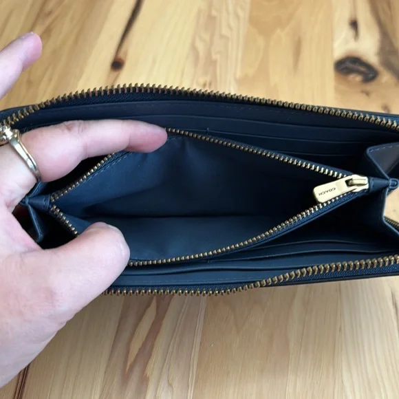 Coach Essential Slim Accordion Zip Wallet - Picture 4 of 4